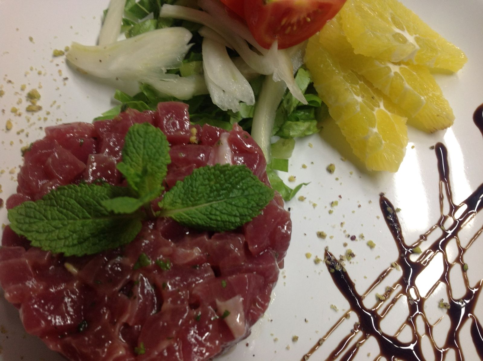 Tartare di tonno con agrumi e glassa balsamica