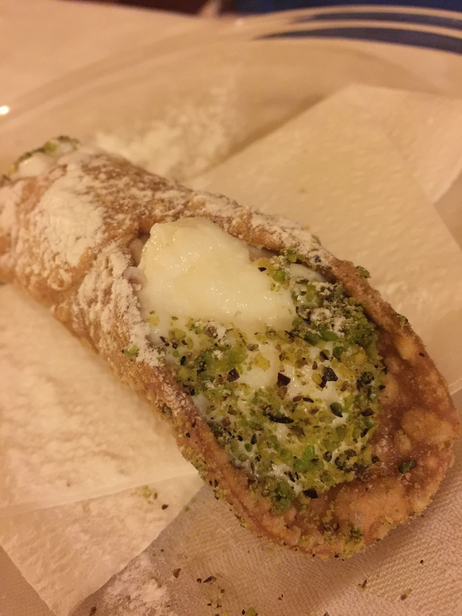 Cannolo siciliano con pistacchio